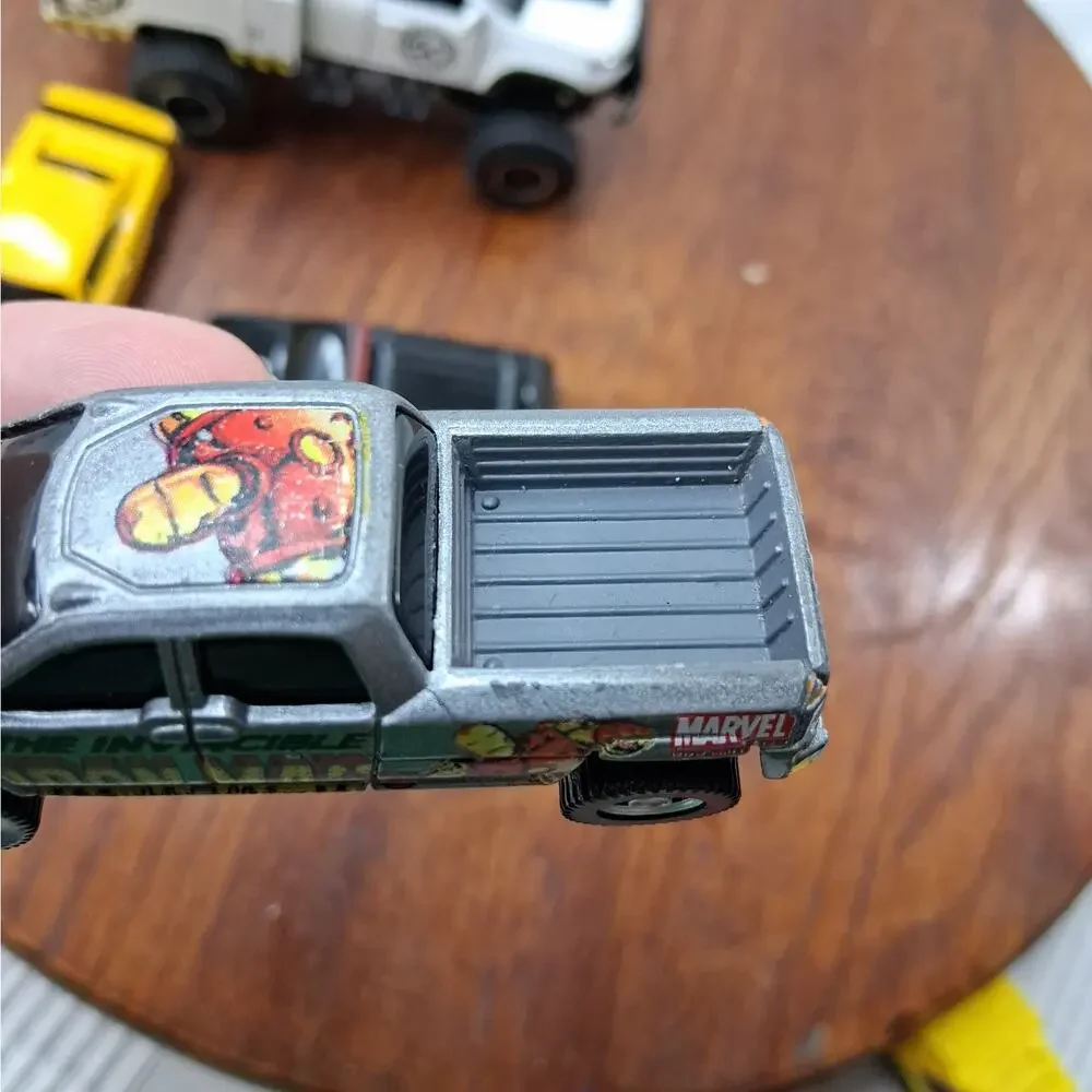 Maisto Diecast 8 Piece Car & Truck‎ Lot Garbage Pickup Trucks